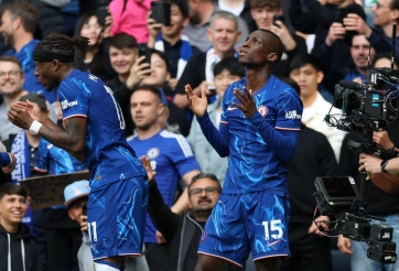 Phong độ 'bất thường' của Jackson và Sanchez giúp Chelsea thắng Everton