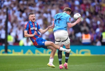 Ngôi sao Crystal Palace bị De Bruyne 'tác động vật lý'