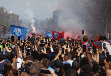 Lễ rước cúp Champions League của PSG tiếp tục rơi vào hỗn loạn