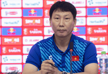 HLV Kim Sang Sik và 'nước cờ táo bạo' cho hàng công tuyển Việt Nam