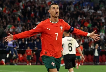 Ronaldo lập kỷ lục ghi bàn ở tuổi 40