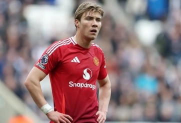 Hojlund nhận 'gạch đá' tại quê nhà