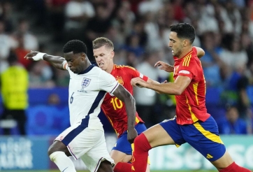 Liverpool chi đậm vì hàng thủ, Chelsea hưởng trái ngọt