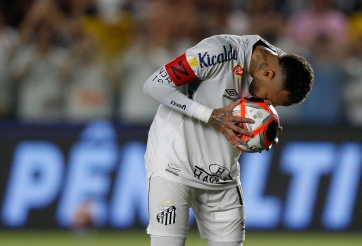 Neymar ghi bàn ngày trở lại khiến trận đấu hỗn loạn