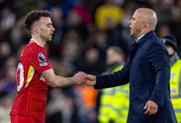 Arne Slot lần đầu nghẹn ngào nói về Diogo Jota