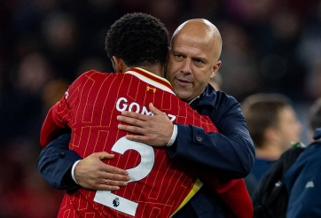 Liverpool nhận hung tin tại Hồng Kông