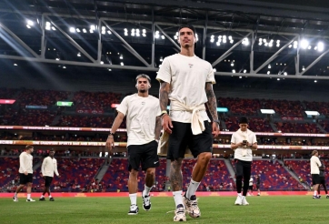 Arne Slot tiết lộ sự thật khi 2 ngôi sao Liverpool ngồi ngoài