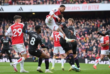 Các CLB Ngoại hạng Anh 'đứng ngồi không yên' vì luật mới