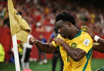 Kỷ lục gia 20 tuổi của Australia và hành trình từ trại tị nạn châu Phi đến World Cup