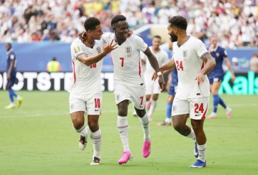 Jude Bellingham được khen nghĩa hiệp khi giúp Saka hoàn tất hat-trick