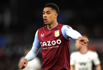 Newcastle làm mới hàng tiền vệ bằng tài năng trẻ sáng giá của Aston Villa