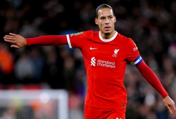 Van Dijk 'dọa' theo Klopp rời Liverpool