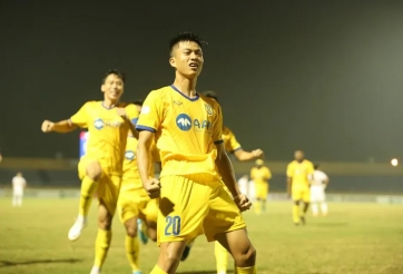 Phan Văn Đức lập siêu phẩm, SLNA 'hủy diệt' Hải Phòng để dẫn đầu BXH