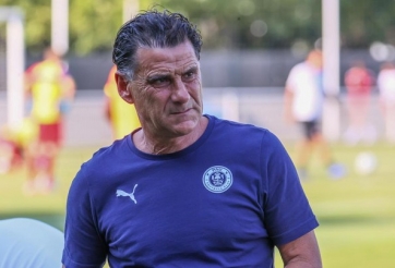 HLV Pau FC thẳng thắn chỉ ra điểm yếu của Quang Hải và các đồng đội