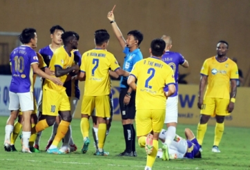 Yêu cầu ‘mổ băng’ 2 tình huống gây tranh cãi trong trận Hà Nội vs SLNA