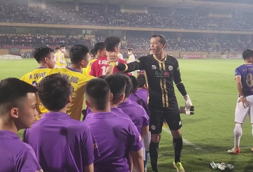 VIDEO: Tấn Trường chào hỏi Phan Văn Đức, Văn Hoàng tươi rói cùng Duy Mạnh