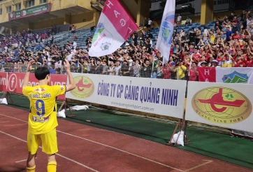 VIDEO: Nén nỗi buồn thua trận, Văn Toàn có hành động ý nghĩa với CĐV HAGL