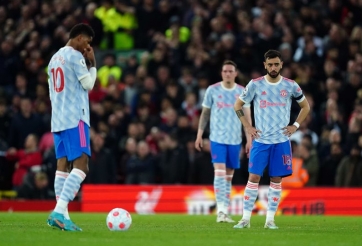 Gary Neville: “Man United hiện tại là một tập thể vô dụng, tốn chỗ”