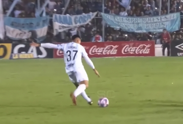 Cầu thủ lập siêu phẩm từ cự ly 70m, sáng cửa giành giải Puskas 2022