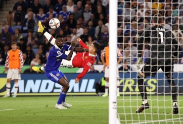 MU chen chân vào nhóm dự cúp châu Âu trong ngày Ronaldo 'ngả bàn đèn'