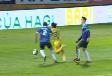 Tin bóng đá 29/10: Quả penalty gây tranh cãi giúp HAGL có điểm; CĐV Hải Phòng nhập viện