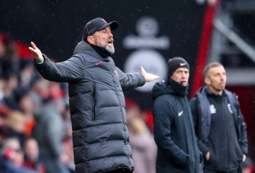 HLV Klopp: 'Trận thua như vừa bị đấm'