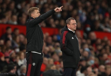 Ban huấn luyện MU lục đục, Rangnick bất đồng với Fletcher