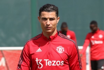 Ronaldo có hành động gay gắt với giới chủ MU
