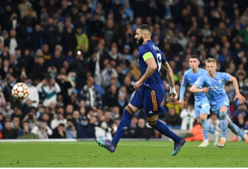 Karim Benzema nói gì sau cú Panenka hạ gục Ederson?