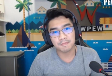 PewPew đăng ảnh bị gãy chân, fan vào an ủi nhưng không quên cà khịa anh chàng vì 'chi tiết đặc biệt'