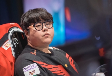 LMHT: Wolf chửi thẳng mặt ban huấn luyện của T1 vì ép tuyển thủ chơi quá bị động