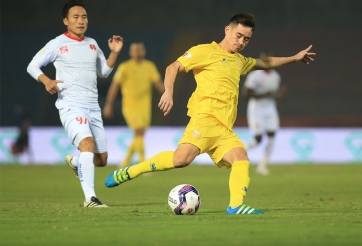 Bị cầu thủ 'tố' nợ lương, Nam Định được nhà tài trợ 'cứu'