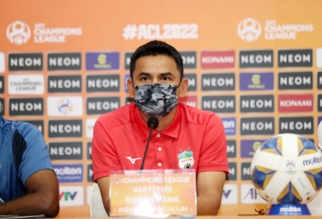 HLV Kiatisak: 'Không thể so sánh V-League và Champions League'