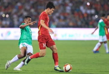 NÓNG: Hoàng Đức tập riêng, HLV Park Hang Seo đứng ngồi không yên