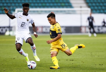 NÓNG: Đội bóng của Quang Hải họp khẩn lúc nửa đêm, HLV ra 'tối hậu thư'