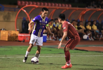 VIDEO: Đội trưởng Văn Quyết mất điểm trong mắt người hâm mộ