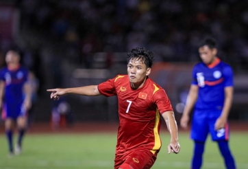 VIDEO: Tiểu Hồng Duy tung cú sút 'cháy lưới' ĐT Singapore