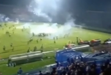 VIDEO: Cận cảnh 'ngày tang thương nhất của bóng đá Indonesia'