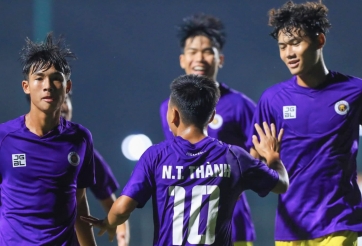 Quân bầu Hiển thể hiện sức mạnh tuyệt đối, 'đè bẹp' đội bóng Thái Lan tại Hàn Quốc