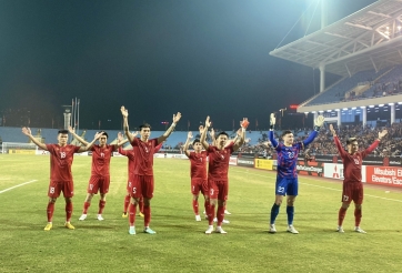 VIDEO: ĐT Việt Nam cùng CĐV mở hội trên 'thánh địa' Mỹ Đình