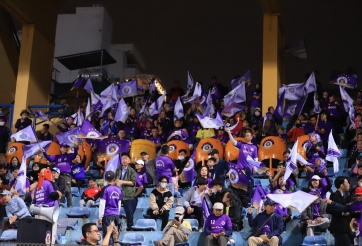 CĐV Hà Nội FC phủ tím Hàng Đẫy, sẵn sàng cho đại chiến thủ đô với Viettel