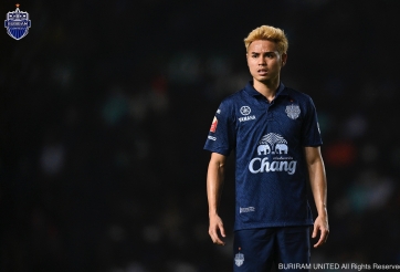 Đội bóng của Theerathon vượt mặt Barcelona để đứng đầu thế giới