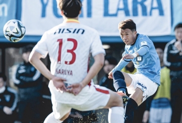 VIDEO: Đồng đội của Công Phượng 'đốt lưới nhà' một cách khó tin