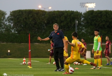 HLV Troussier yêu cầu đặc biệt với U23 Việt Nam tại Doha