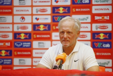 HLV Hồng Kông 'tố' trọng tài thiên vị ĐT Việt Nam