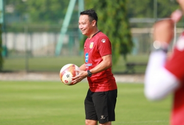 HLV 'đại gia V-League' thích áp lực phải vô địch