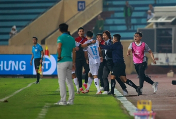 HLV Gong Oh Kyun bị 'cảnh báo' sau tình huống xô xát gây tranh cãi