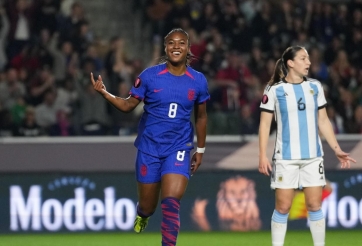 Sao trẻ Việt kiều lập cú đúp giúp ĐT nữ Mỹ thắng đậm