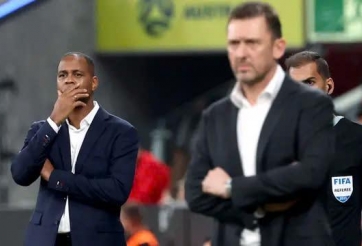 HLV Kluivert tiếc nuối điều gì nhất ở trận ra quân thảm họa?