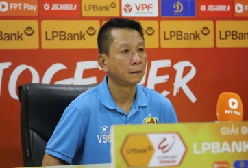 HLV Văn Sỹ Sơn nói lời từ đáy lòng sau trận thua đậm CAHN